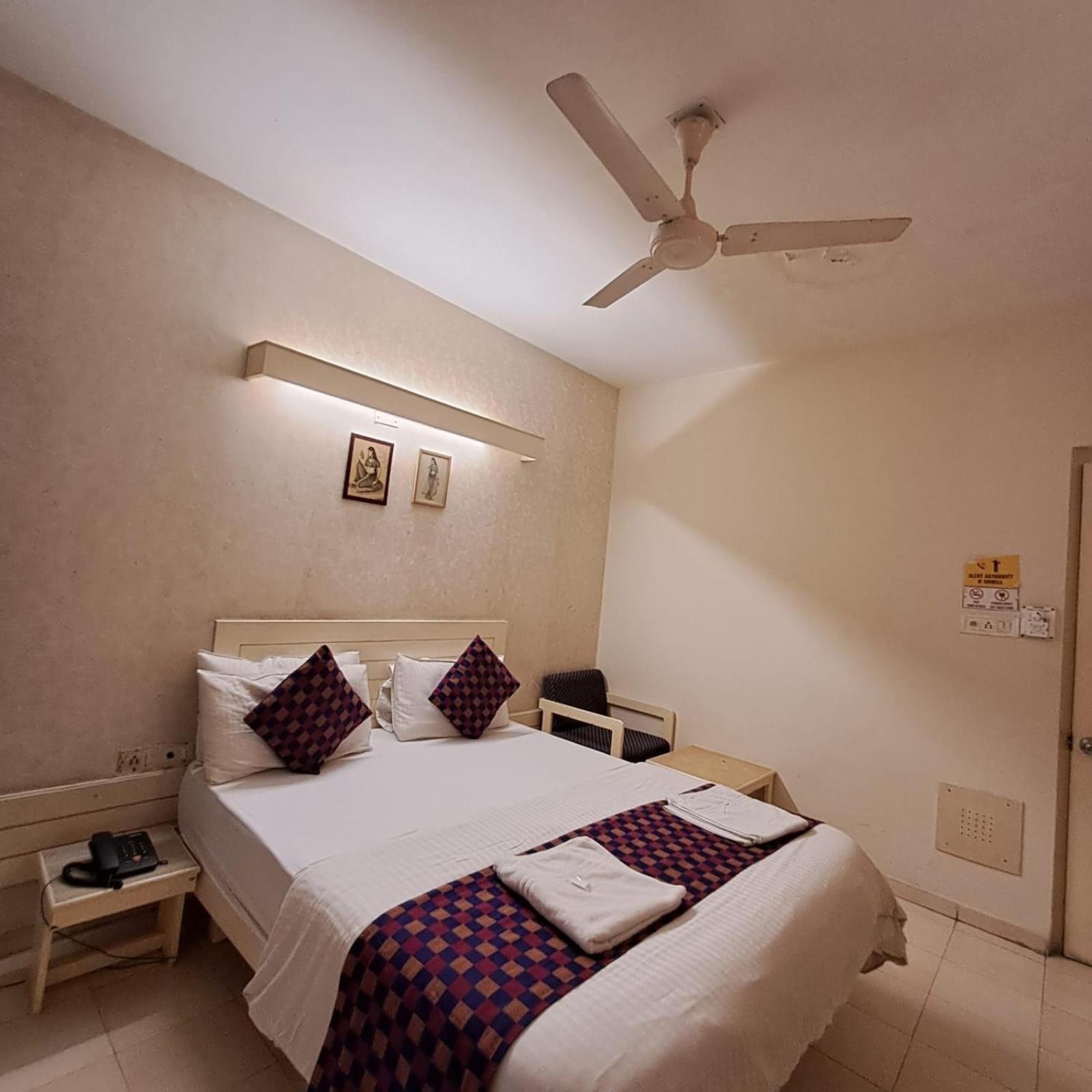 Hotel Tulsi Vadodara Exterior photo