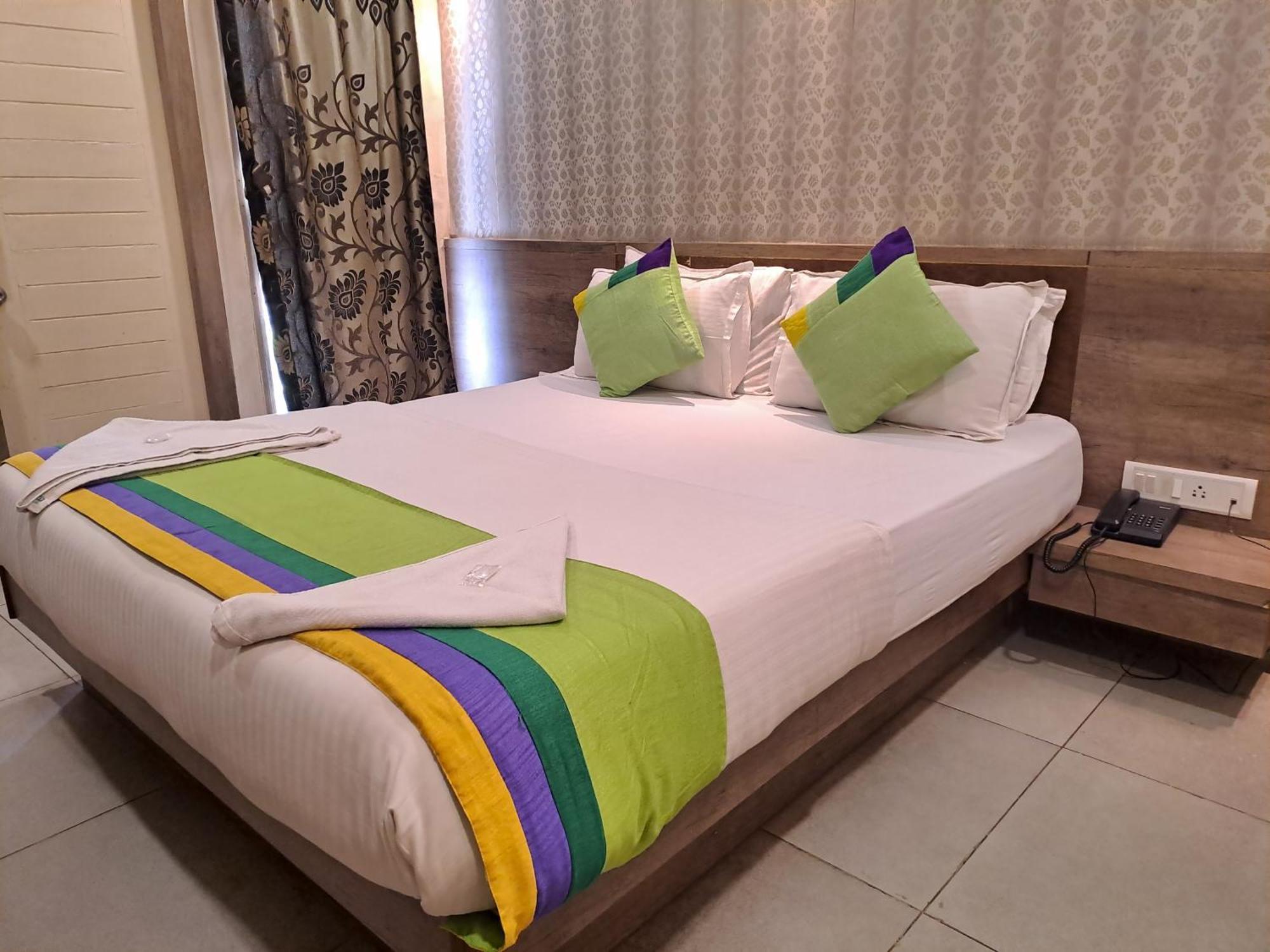 Hotel Tulsi Vadodara Exterior photo