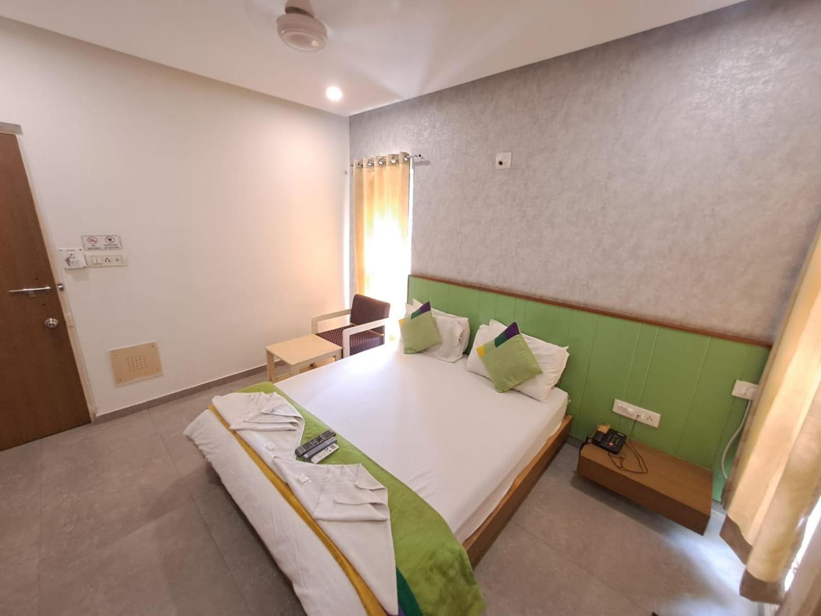 Hotel Tulsi Vadodara Exterior photo