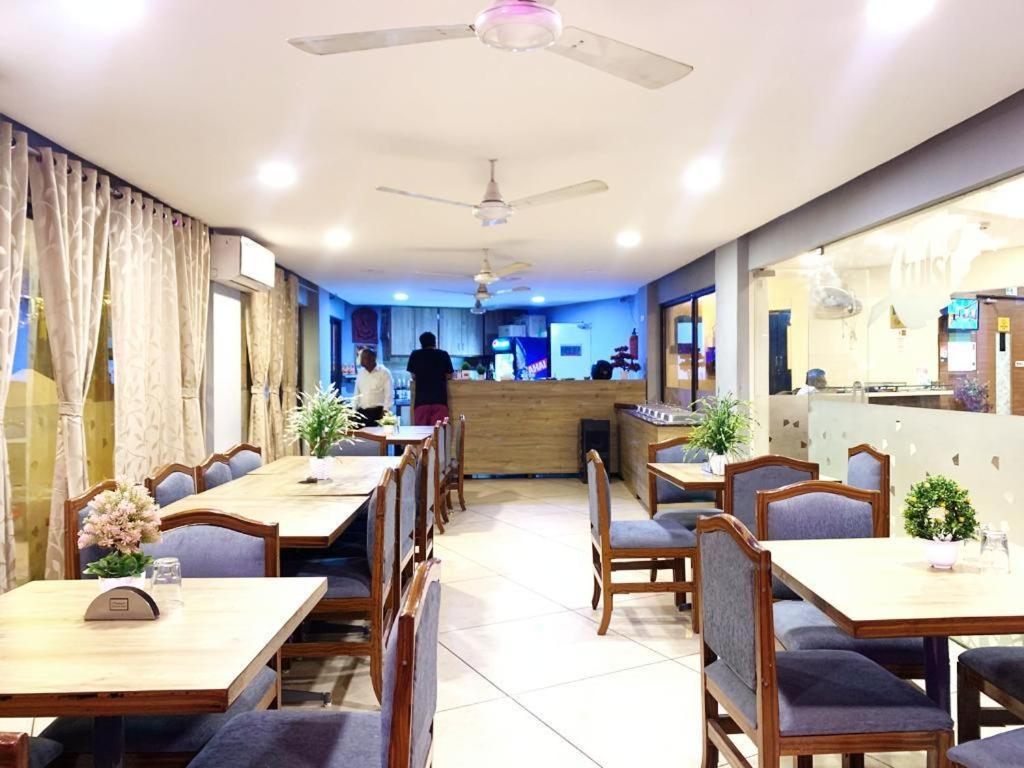 Hotel Tulsi Vadodara Exterior photo